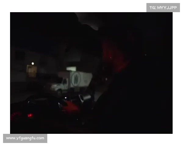 周一肌肉暴击!Drake 晒酒瓶肌肉照,新专辑Iceman预热引期待 周一肌肉暴击!Drake 晒酒瓶肌肉照,新专辑Iceman预热引期待